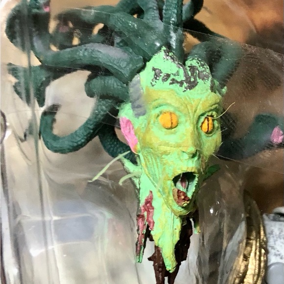 NECA God of War Kratos Action Figure - Picture 4 of 7